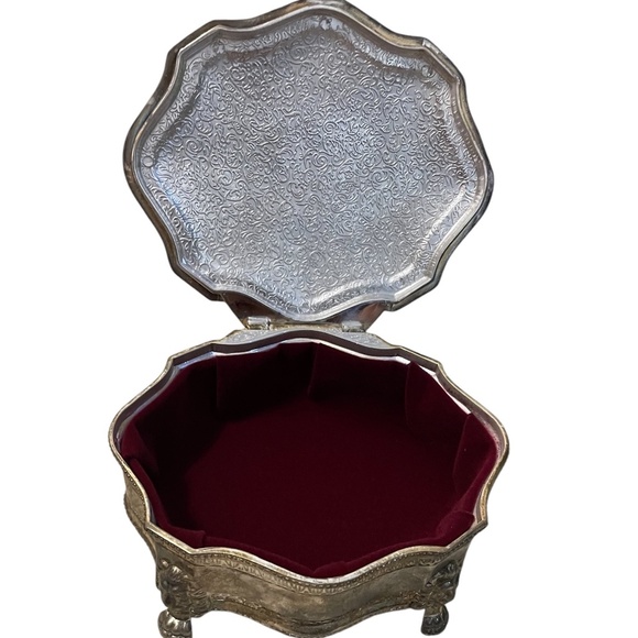 Vintage Silver Plate Footed Hinged Trinket Box With Royal Crest Lid Lion's Head - Picture 4 of 10